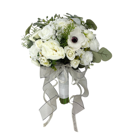 Elegant Artificial Wedding Bouquet with Roses and Calla Lilies for Brides and Bridesmaids